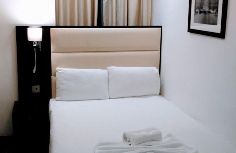 Double-En-Suite room of the Edward Hotel Paddington London