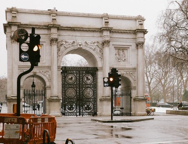 Marble Arch is approximately 1.0 mi to get from Edward Hotel